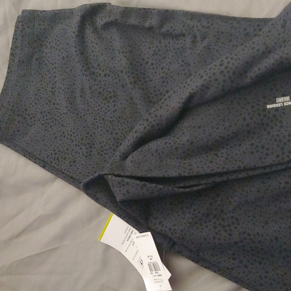 NWT Old Navy Go Dry Balance Leggings 4X - Picture 3 of 4
